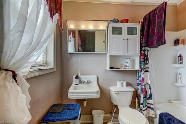 5219 Nc Highway 700 unit 7, Eden, NC 27288 - photo 4