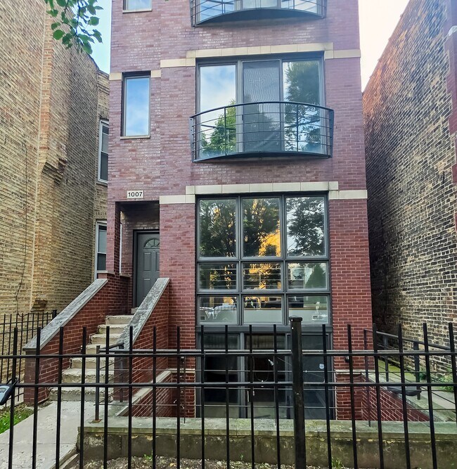 1007 N Francisco Ave Unit 1, Chicago, IL 60622