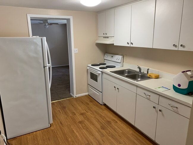 1211 Mook St, Brandon, FL 33510 - photo 5