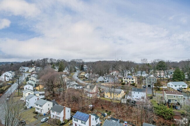 Banks Square's convenient location makes it minutes from multiple transportation hubs.