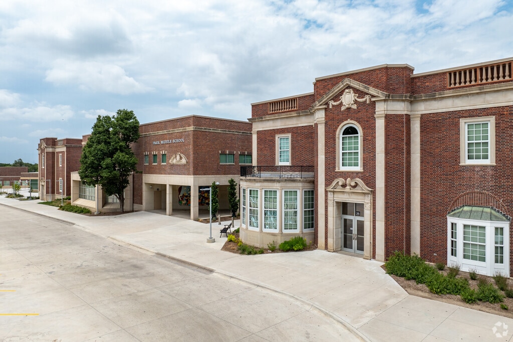 Park Middle School serves students grades 6-8.