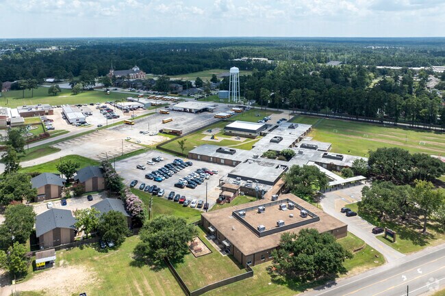 There are approximately 609 students attending Magnolia Elementary School.