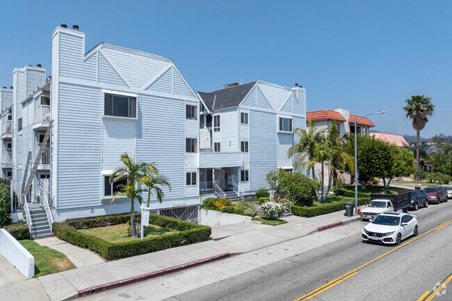 Residents of Citrus Grove enjoy access to shopping, dining, and transit from stylish condos.