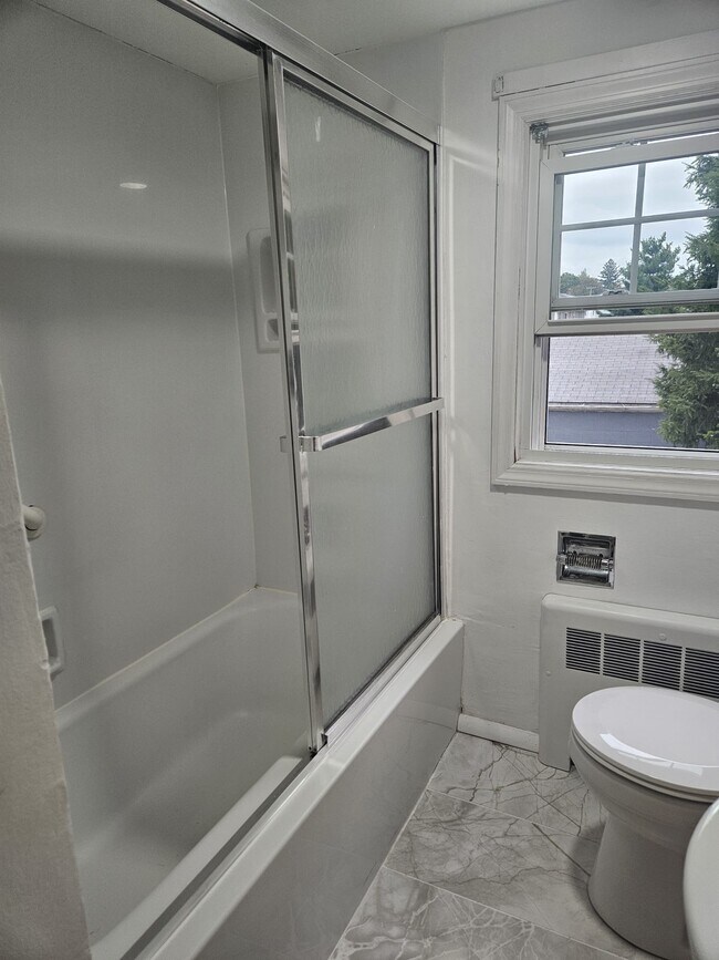 115 N Hull St unit 2nd floor, East Providence, RI 02914 - photo 6