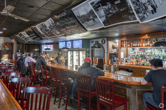80/20 Burger Bar in Hunter's Square has a vast selection of local craft brews on draft.