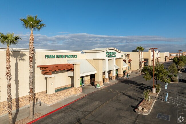 Oracle Crossing in Oro Valley has dozens of shopping and restaurant options off Oracle Road.
