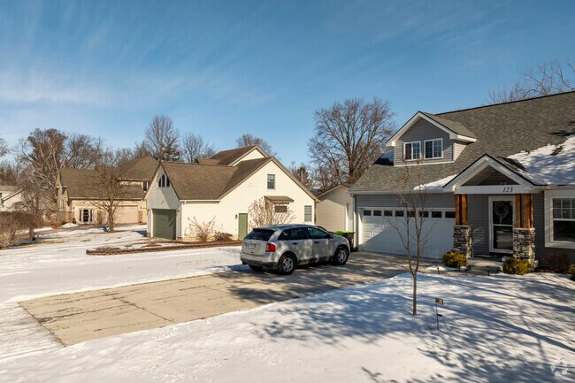 Jackson homeowners maintain tidy lots and landscaped yards.