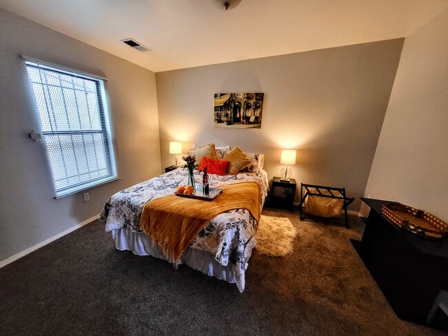 223 Cornell Dr SE unit B, Albuquerque, NM 87106 - photo 2