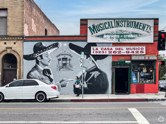 La Case Del Musico is a snug music store selling an array of instruments and other gear.