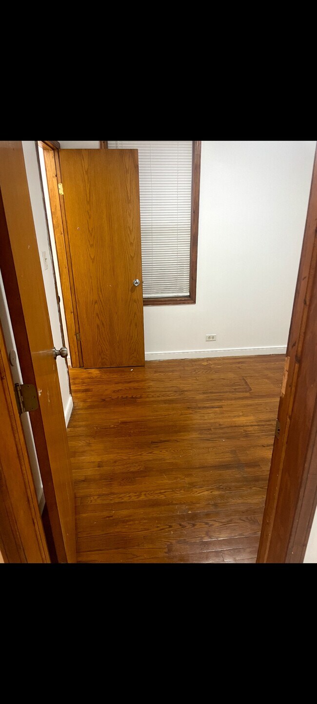 8346 S Mackinaw Ave unit 2, Chicago, IL 60617 - photo 4