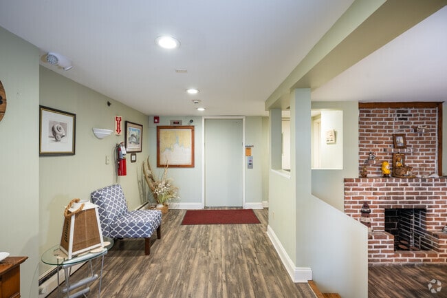 Morton House, Niantic, CT 06357 - photo 4