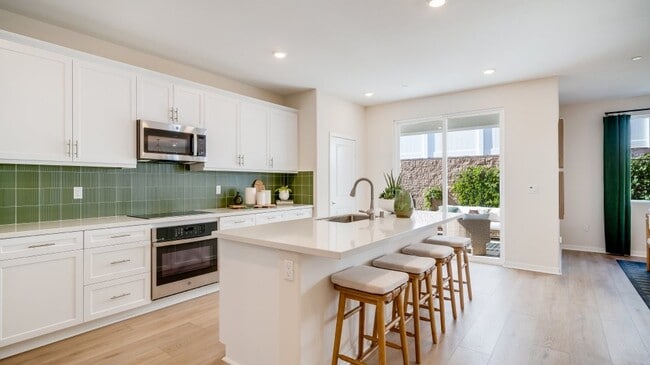 31669 Viviante Dr, Winchester, CA 92596 - photo 3