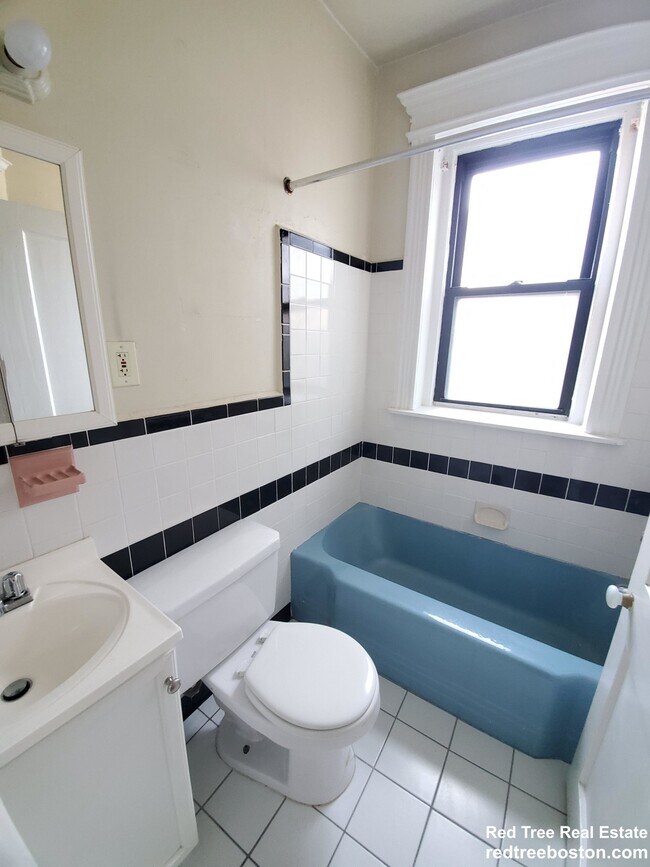 1688 Beacon St unit 20, Brookline, MA 02446 - photo 6