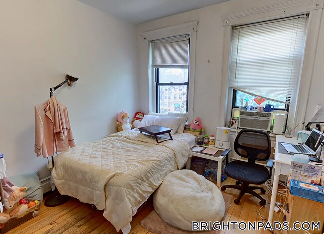1422 Commonwealth Ave unit 5, Boston, MA 02134 - photo 3