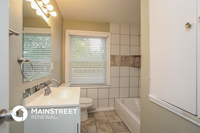 1006 SW Lakeview Blvd, Lees Summit, MO 64081 - photo 7