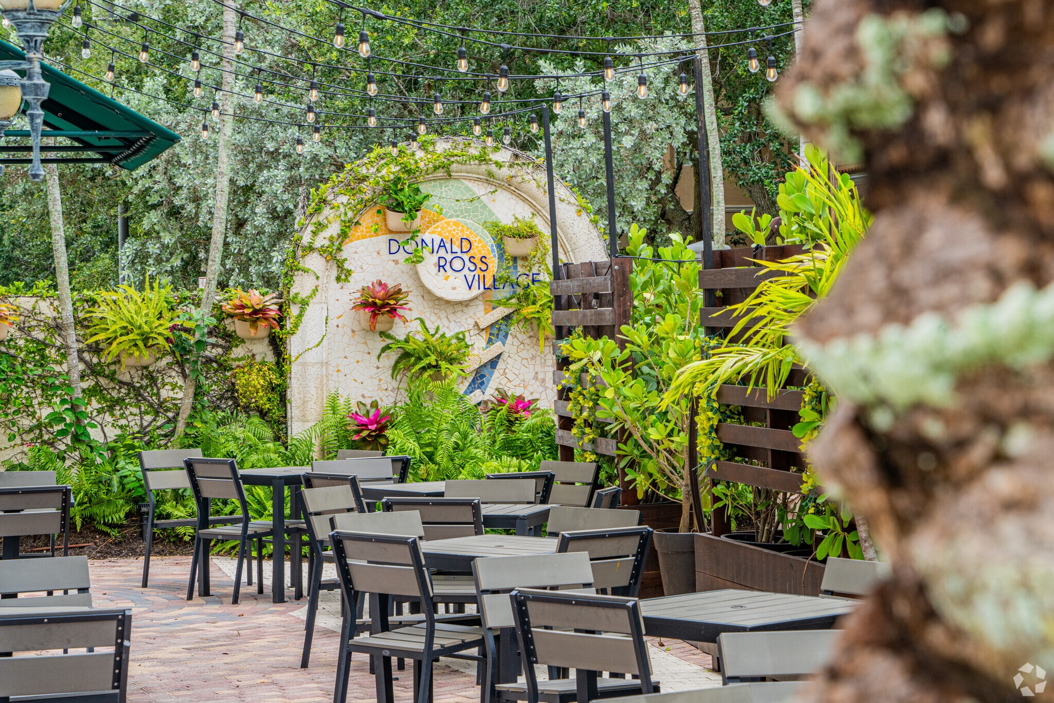 Donald Ross Village in Palm Beach Gardens North provide convenient shopping for residents.