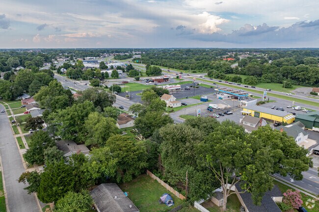 Rodney Village is conveniently located next to daily shopping essentials and restaurants.