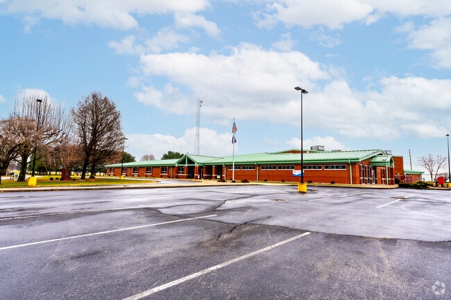 Niche gives New Middletown Elementary School an overall grade of B-.