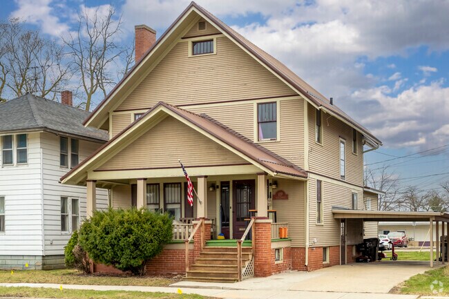 Alma’s homes date back to the early 1900s, showcasing Victorian and Craftsman architecture.