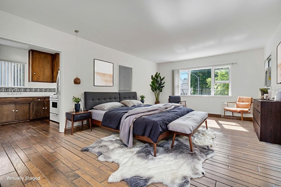 Burton Way Luxury Investments LLC - 332 La Peer, Beverly Hills, CA 90211 - photo 1