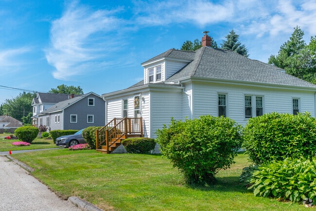Thornton Heights features a wide variety of colonial architecture.