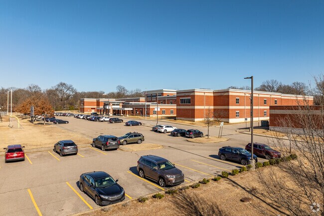 Colonial Middle School offers classes from 6th grade through 8th grade.