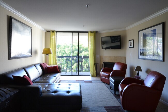 Hollywood Regis Condominiums unit 205, Los Angeles, CA 90046 - photo 2