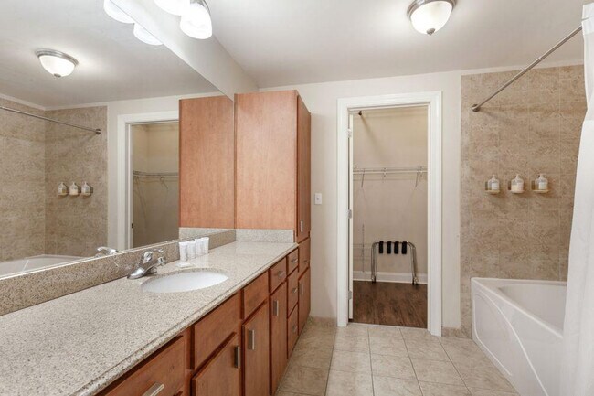 925 Common St unit ID1266913P, New Orleans, LA 70112 - photo 7