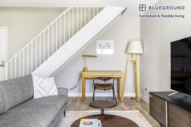 615 S Catalina Ave unit FL3-ID399, Redondo Beach, CA 90277 - photo 2