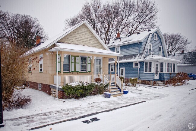 Swillburg has approximately 1,776 residents.