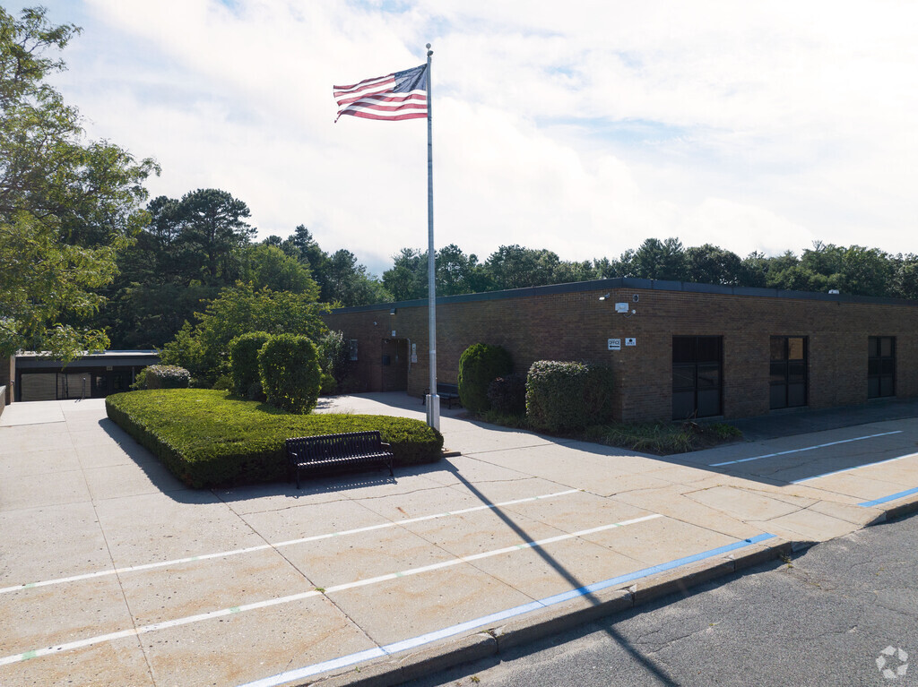 Glenbrook Middle School in Longmeadow serving the grades of 6-9.