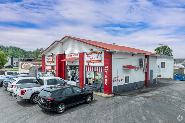 Westmoreland’s Camden Corner offers drive-thru deli service, quick bites, and locally known fried chicken.