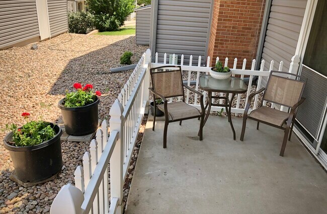 3349 S Monaco Pkwy unit B, Denver, CO 80222 - photo 4