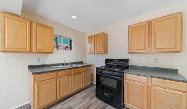 10240 Calcutta Dr unit B, Socorro, TX 79927 - photo 4