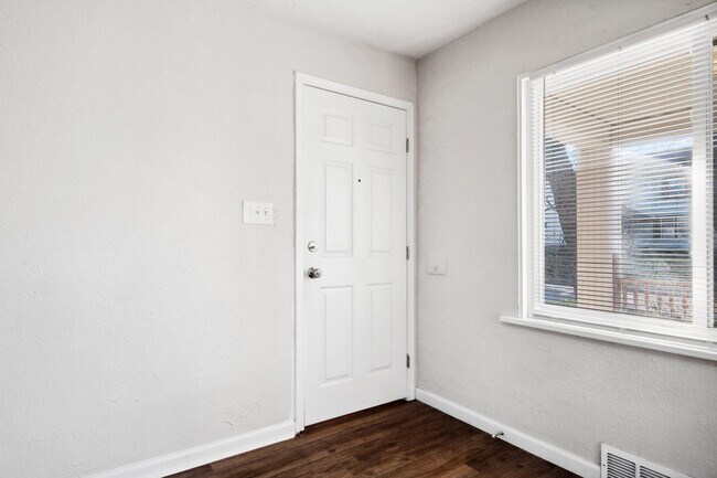 2112 Catalpa Dr unit 2, Dayton, OH 45406 - photo 4