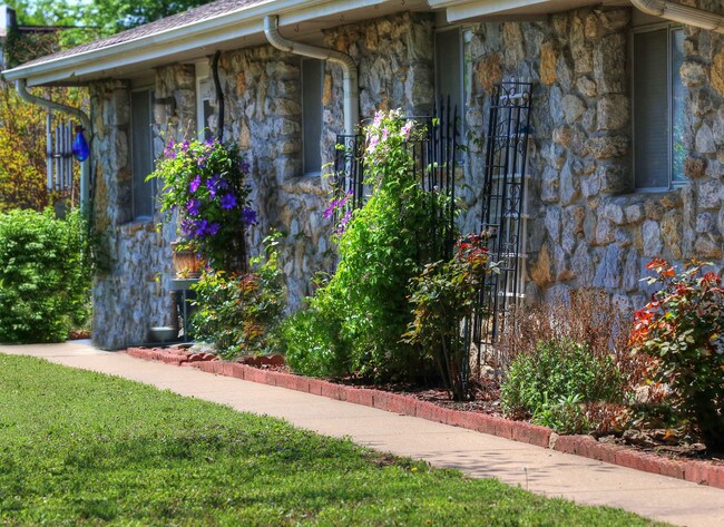 4025 Sheridan Rd unit D, Bartlesville, OK 74006 - photo 2