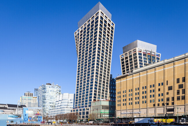 One High Line offers an exclusive collection of luxury residences in Cheslea.