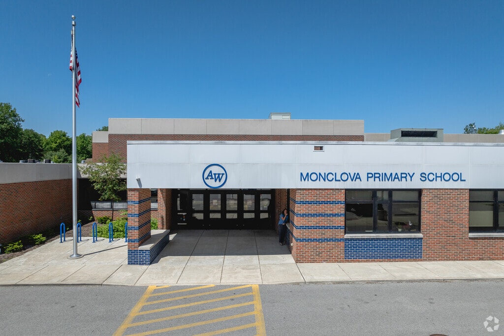 Monclova Primary welcomes new students.