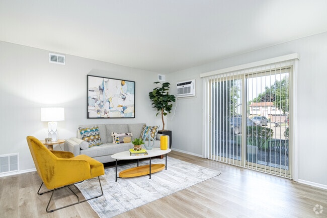 1BR, 1.5BA - 800SF Living Room