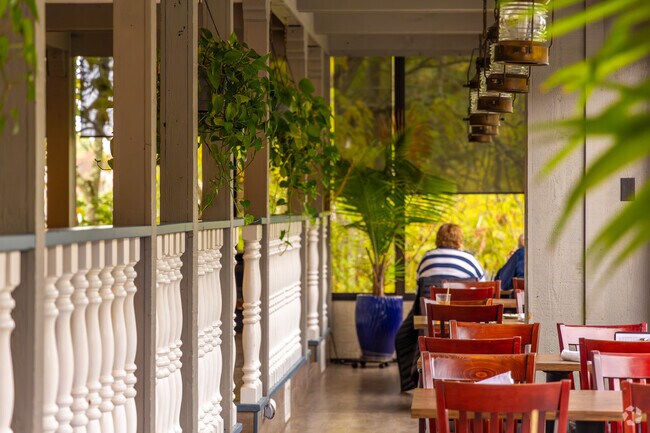The Allegheny Mariner dining room is beautifully decorated and keeps locals coming back.