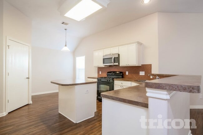 810 Forest Hillside Ln, Houston, TX 77067 - photo 6