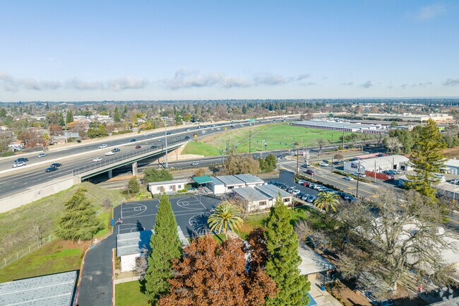 There is easy freeway access at Kinney High (Continuation) School