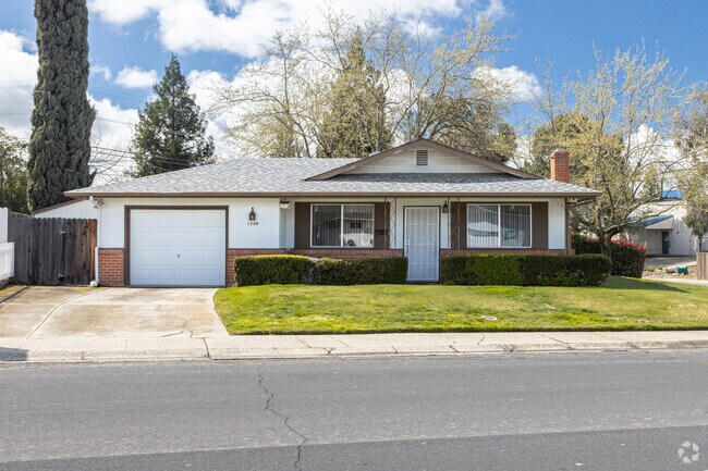 Ranch-style homes with one car garages can be found in Folsom.