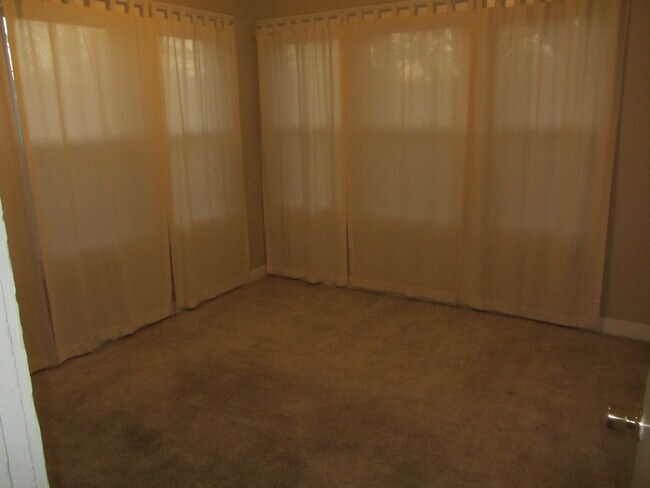 2101 Saint Xavier St unit 1F, Louisville, KY 40212 - photo 4