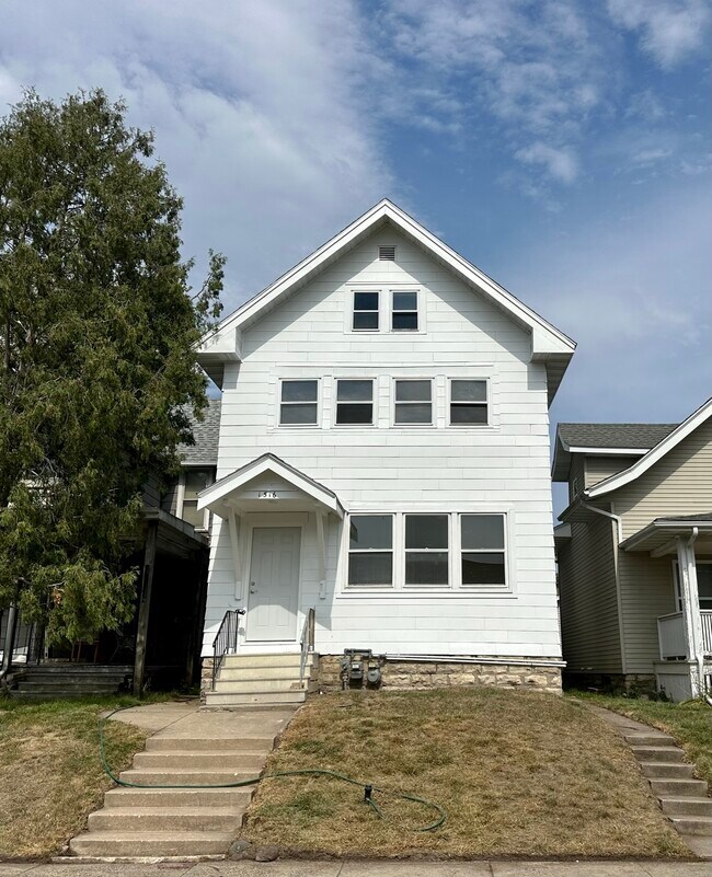 1516 C Ave NE, Cedar Rapids, IA 52402 - photo 4