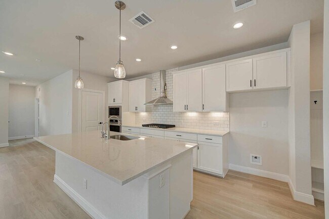 12375 Lost Petal unit 36453707, Schertz, TX 78154 - photo 5