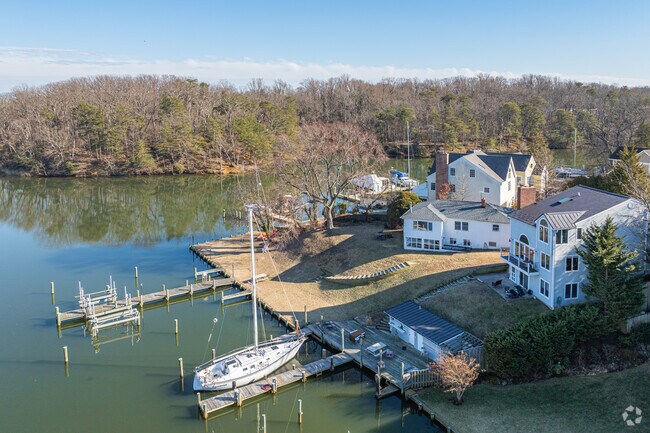 People with waterfront homes in Tyler Heights-Primrose Acres have private access to the Severn River.