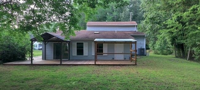 Large Back Deck for Entertaining