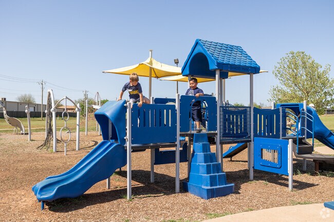 Hoyt Shadid Park is located in Altus, Oklahoma.