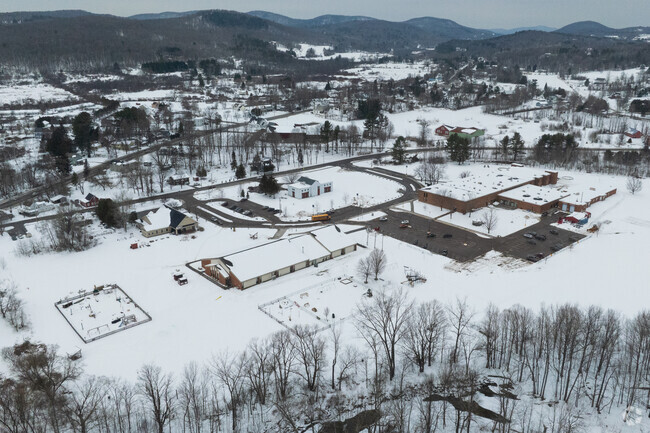 The Underhill ID Early Learning Center is home to two of MMUUSD's school-based preschool programs, Saxon Hill School, First Roots and the MMUUSD Central Office.